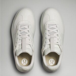 Women’s lululemon city verse sneaker size 10
